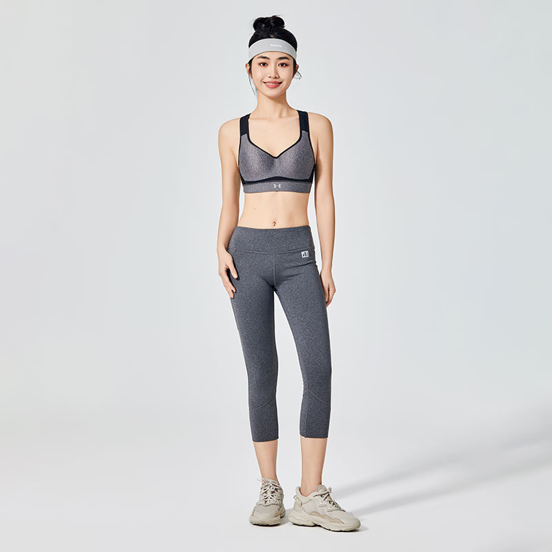 Sutien sport de culoare gri negru cu extensie pentru sutien
